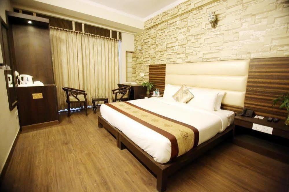 גאזיאבאד Oyo 1227 Hotel Rousha Inn מראה חיצוני תמונה